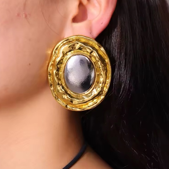 Vintage Gold Button Oval Earrings - Picture 17 of 17